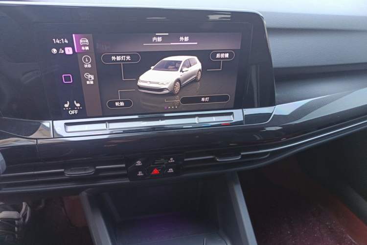 Used Volkswagen Golf 2023 280TSI DSG R-Line Lite Audio And AC Panel