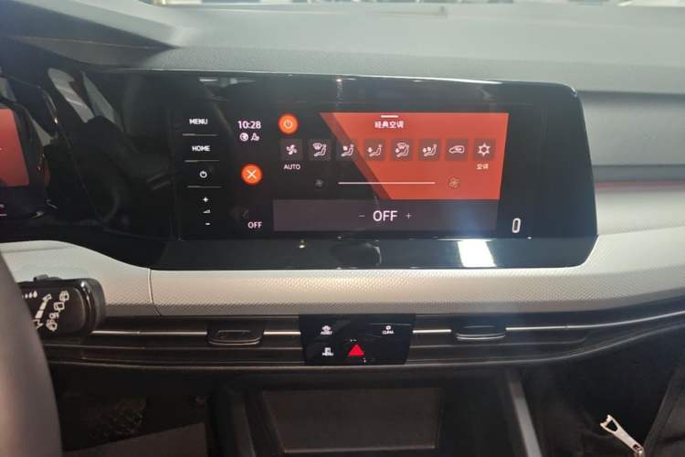 Used Volkswagen Golf 2023 Facelift 280TSI DSG Pro Audio And AC Panel