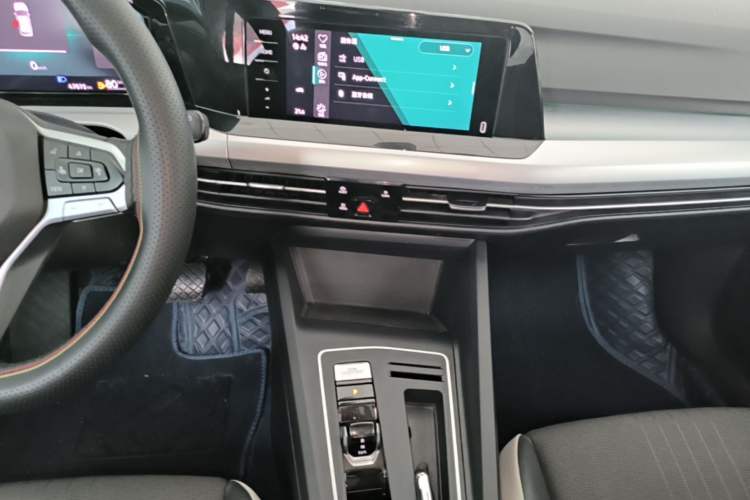 Used Volkswagen Golf 2023 Facelift 280TSI DSG Pro Audio And AC Panel