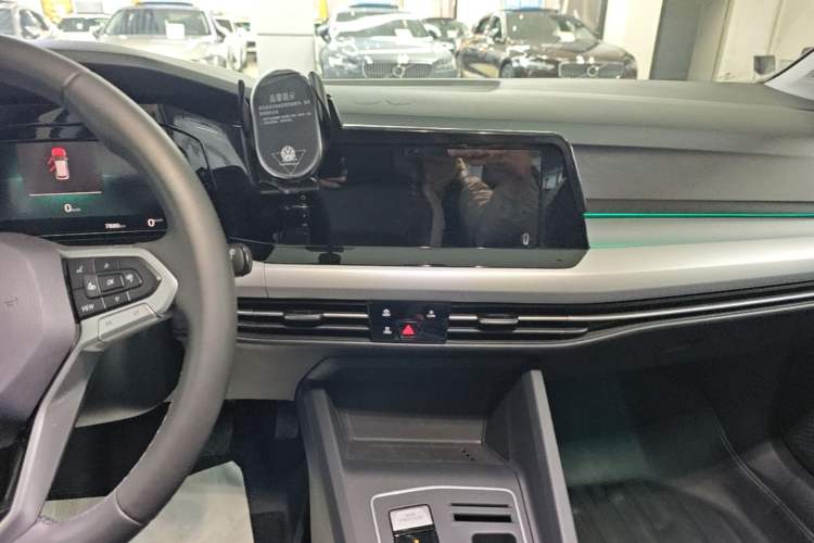 Used Volkswagen Golf 2023 Facelift 280TSI DSG Pro Audio And AC Panel