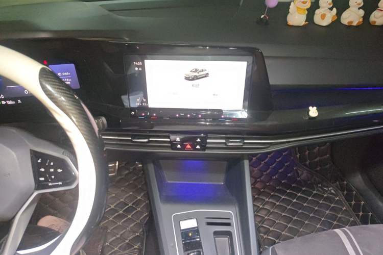 Used Volkswagen Golf 2023 280TSI DSG R-Line Lite Audio And AC Panel
