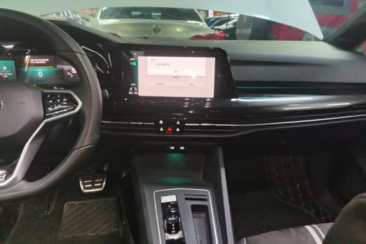 Used Volkswagen Golf 2023 Facelift 280TSI DSG R-Line Lite Audio And AC Panel