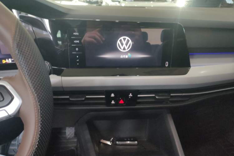 Used Volkswagen Golf 2023 Facelift 280TSI DSG Pro Audio And AC Panel