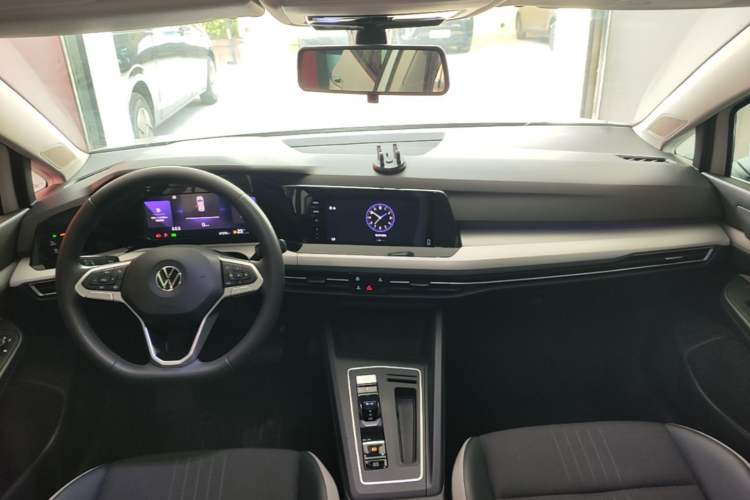 Used Volkswagen Golf 2023 Facelift 280TSI DSG Pro Center Console
