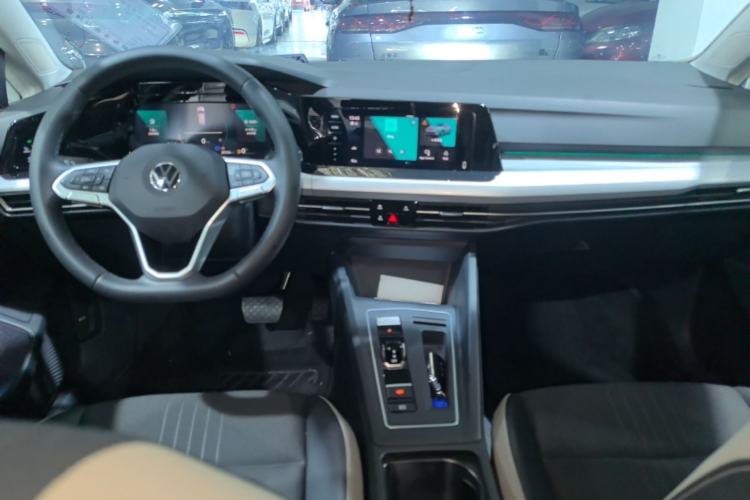 Used Volkswagen Golf 2023 Facelift 280TSI DSG Pro Center Console