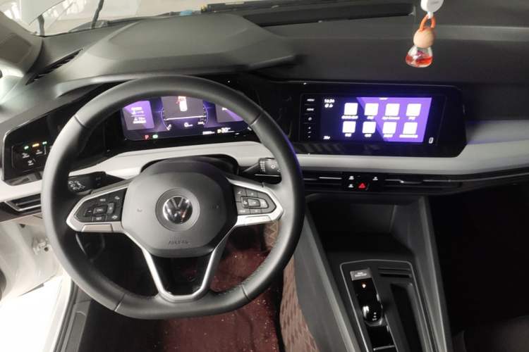 Used Volkswagen Golf 2023 Facelift 280TSI DSG Pro Center Console