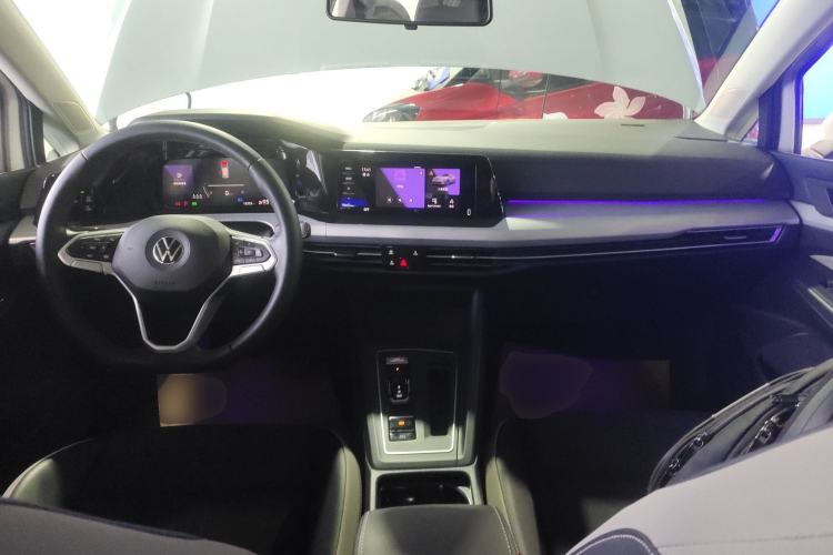 Used Volkswagen Golf 2023 Facelift 280TSI DSG Pro Center Console