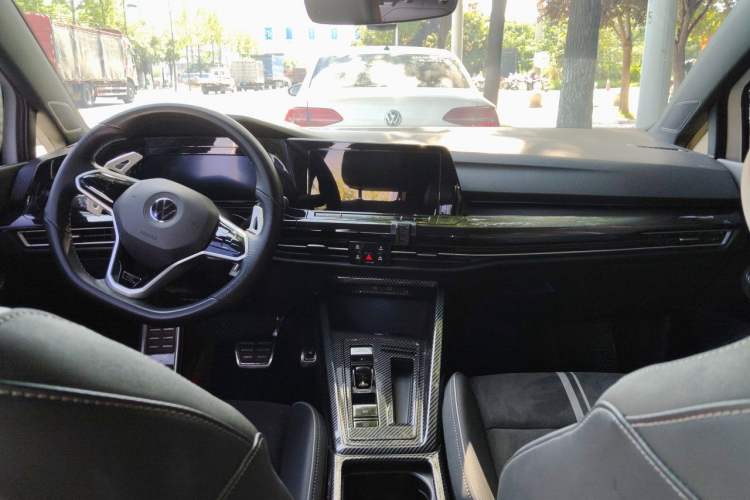 Used Volkswagen Golf 2023 280TSI DSG R-Line Lite Center Console