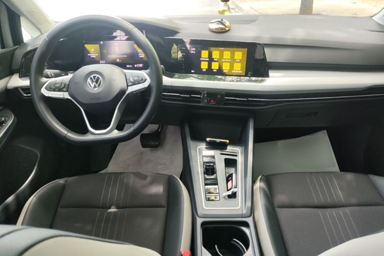 Used Volkswagen Golf 2023 Facelift 280TSI DSG Pro Center Console