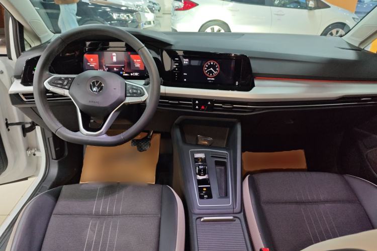 Used Volkswagen Golf 2023 280TSI DSG Pro Center Console