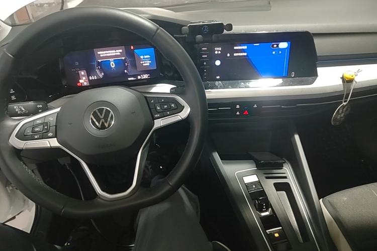 Used Volkswagen Golf 2023 280TSI DSG Pro Center Console