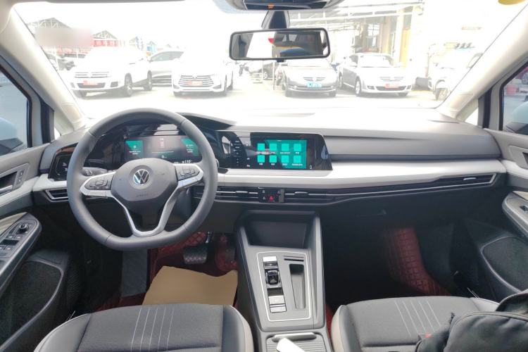 Used Volkswagen Golf 2023 280TSI DSG Pro Center Console