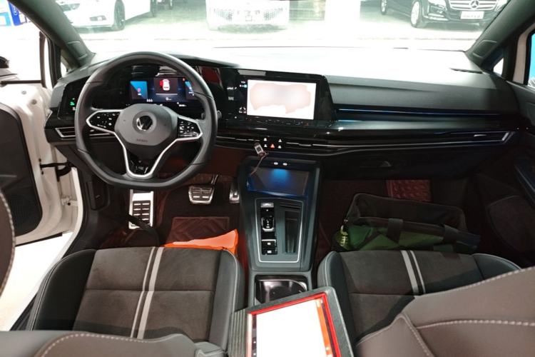 Used Volkswagen Golf 2023 280TSI DSG R-Line Lite Center Console