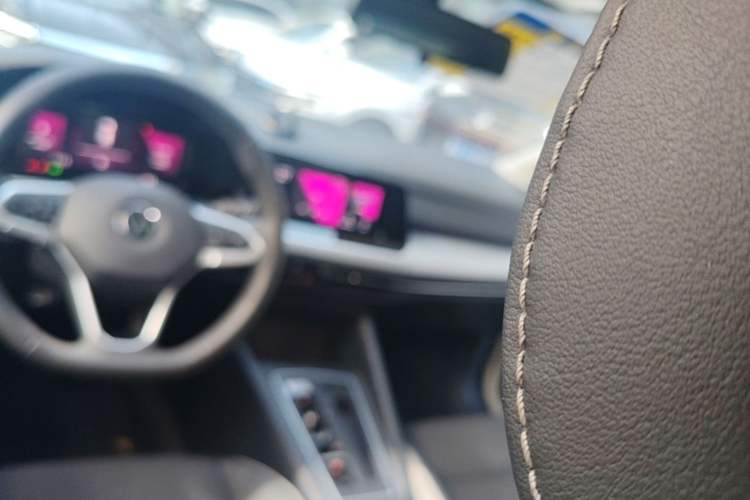 Used Volkswagen Golf 2023 280TSI DSG Pro Center Console