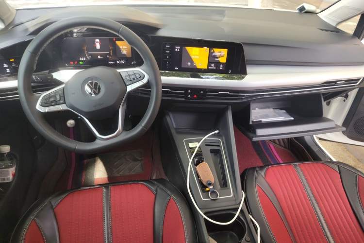 Used Volkswagen Golf 2023 Facelift 280TSI DSG Pro Center Console