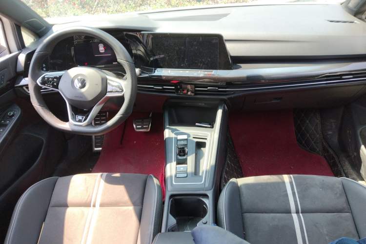 Used Volkswagen Golf 2023 Facelift 280TSI DSG R-Line Center Console