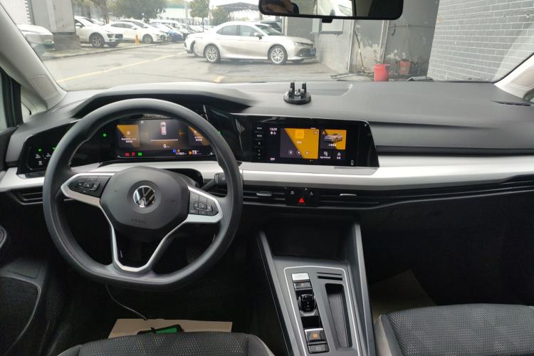 Used Volkswagen Golf 2023 200TSI DSG Center Console