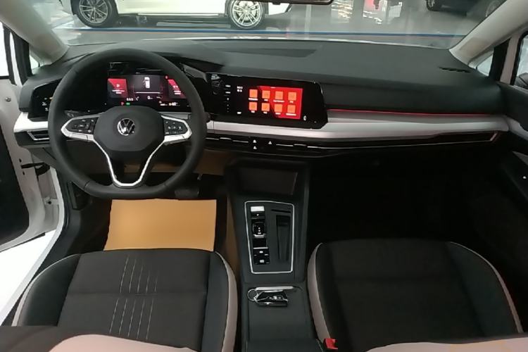Used Volkswagen Golf 2023 Facelift 280TSI DSG Pro Center Console