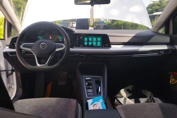 Used Volkswagen Golf 2023 280TSI DSG Pro Center Console