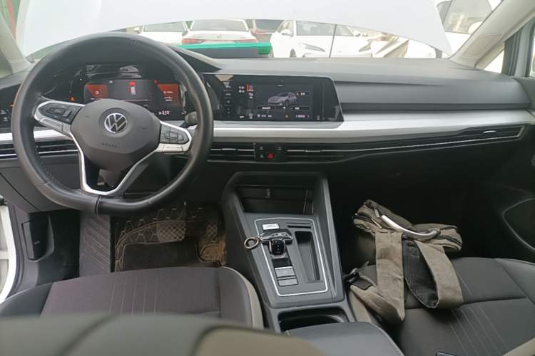 Used Volkswagen Golf 2023 280TSI DSG Pro Center Console