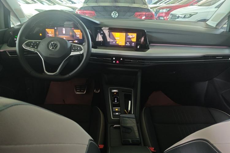 Used Volkswagen Golf 2023 Facelift 280TSI DSG Pro Center Console