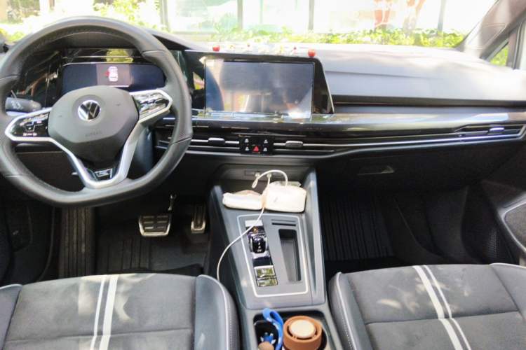 Used Volkswagen Golf 2023 280TSI DSG R-Line Lite Center Console