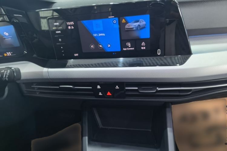 Used Volkswagen Golf 2023 Facelift 280TSI DSG Pro Center Console