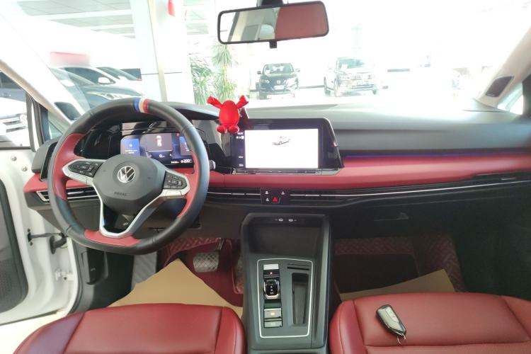 Used Volkswagen Golf 2023 280TSI DSG Pro Center Console