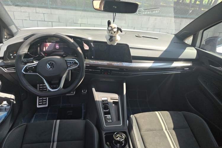 Used Volkswagen Golf 2023 280TSI DSG R-Line Lite Center Console