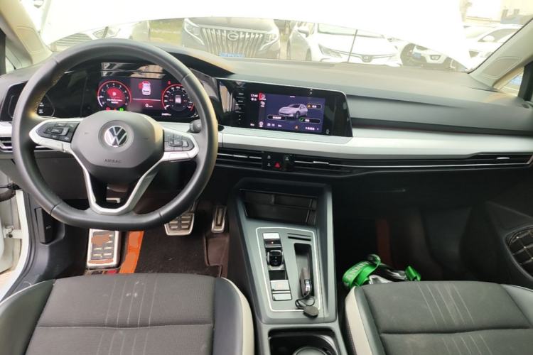 Used Volkswagen Golf 2023 280TSI DSG Pro Center Console