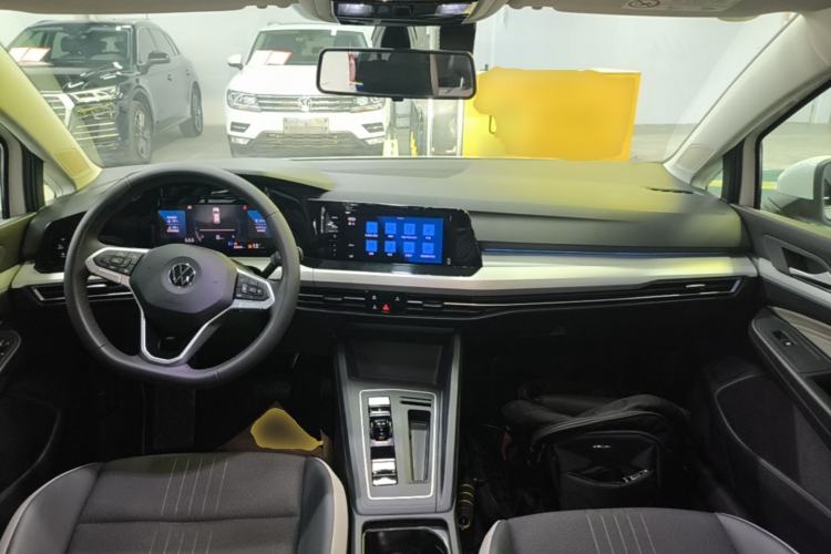 Used Volkswagen Golf 2023 Facelift 280TSI DSG Pro Center Console