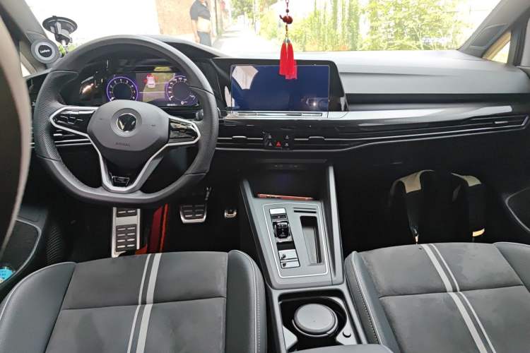 Used Volkswagen Golf 2023 280TSI DSG R-Line Lite Center Console