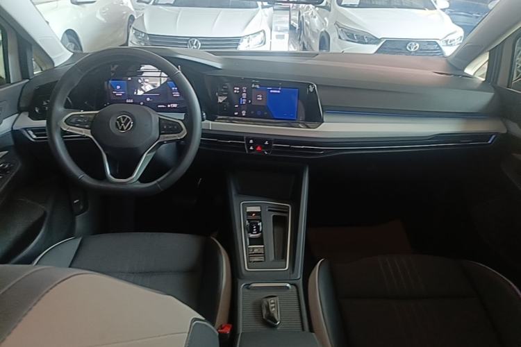Used Volkswagen Golf 2023 Facelift 280TSI DSG Pro Center Console
