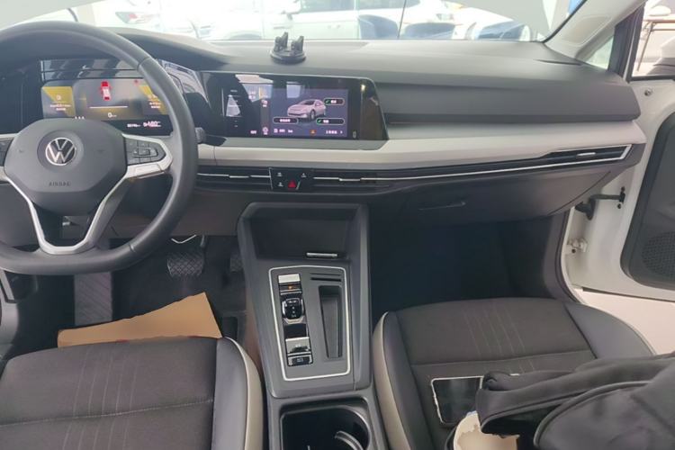 Used Volkswagen Golf 2023 Facelift 280TSI DSG Pro Center Console