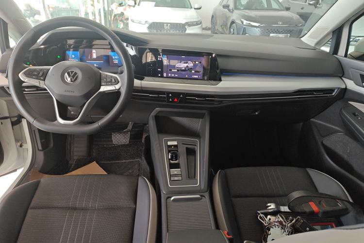 Used Volkswagen Golf 2023 280TSI DSG Pro Center Console