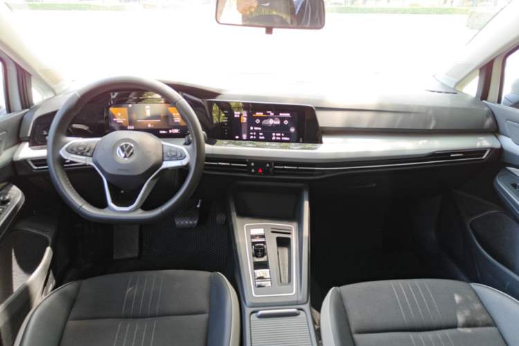 Used Volkswagen Golf 2023 Facelift 280TSI DSG Pro Center Console