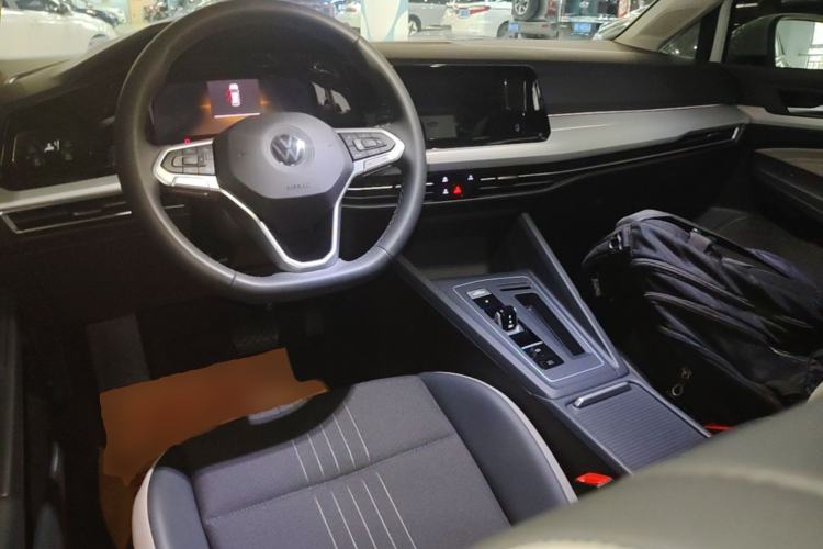 Used Volkswagen Golf 2023 280TSI DSG Pro Center Console