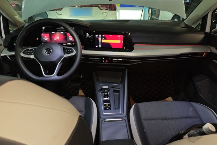 Used Volkswagen Golf 2023 200TSI DSG Pro Center Console
