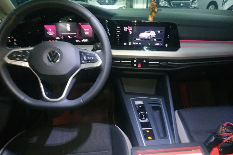 Used Volkswagen Golf 2023 Facelift 280TSI DSG Pro Center Console