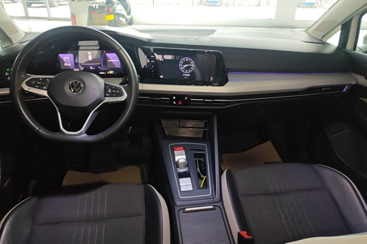 Used Volkswagen Golf 2023 280TSI DSG Pro Center Console