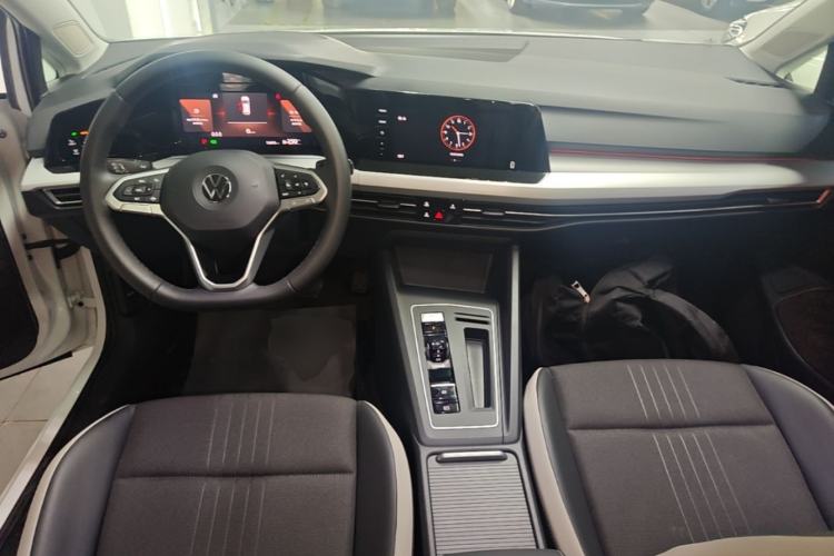 Used Volkswagen Golf 2023 Facelift 280TSI DSG Pro Center Console