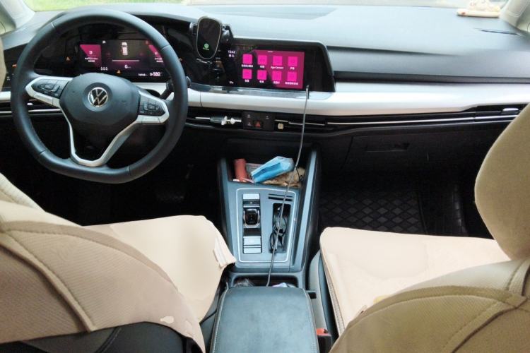 Used Volkswagen Golf 2023 280TSI DSG Pro Center Console