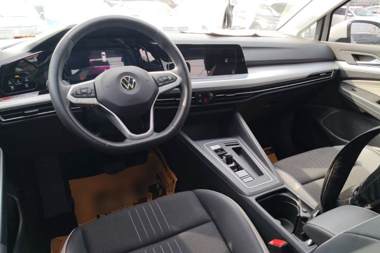 Used Volkswagen Golf 2023 280TSI DSG Pro Center Console