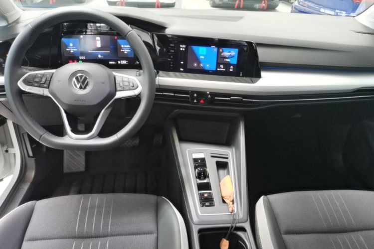 Used Volkswagen Golf 2023 Facelift 280TSI DSG Pro Center Console