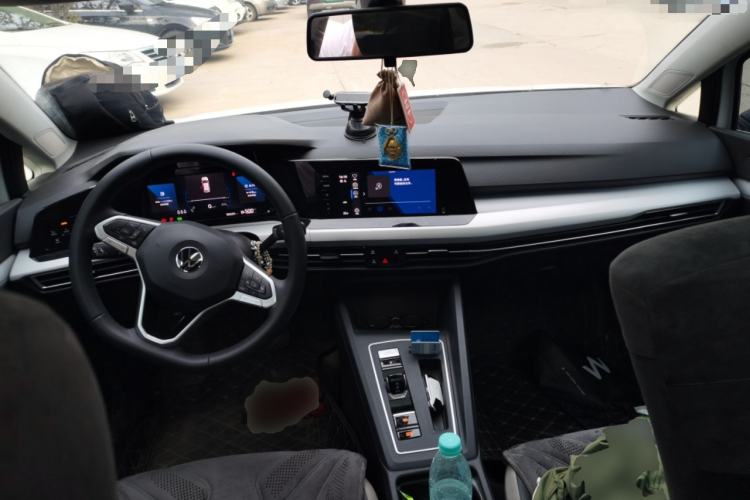 Used Volkswagen Golf 2023 Facelift 280TSI DSG Pro Center Console