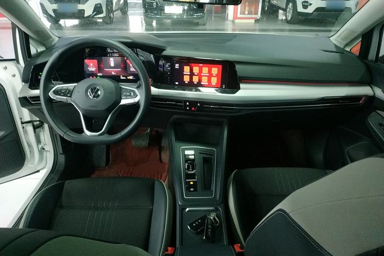 Used Volkswagen Golf 2023 280TSI DSG Pro Center Console