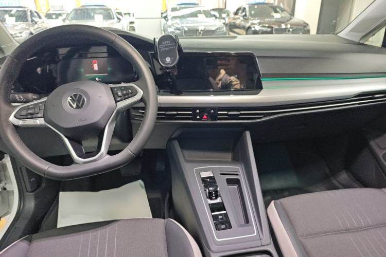 Used Volkswagen Golf 2023 Facelift 280TSI DSG Pro Center Console