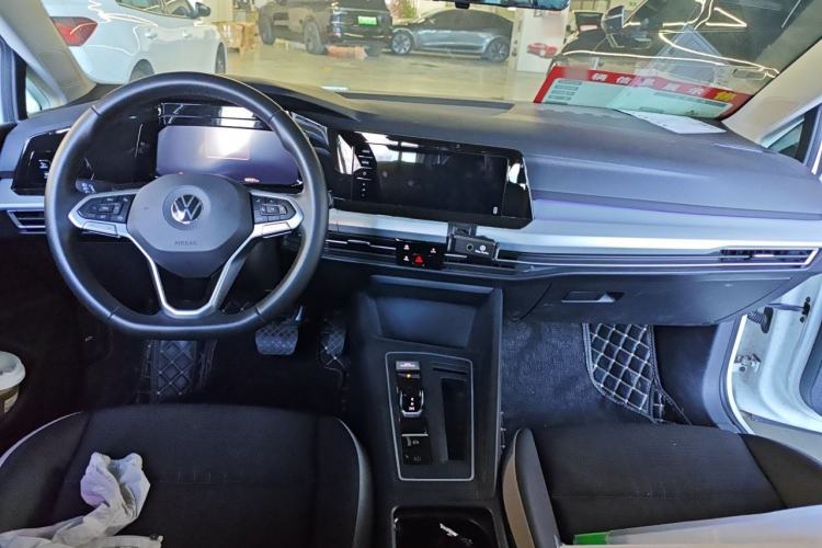 Used Volkswagen Golf 2023 Facelift 280TSI DSG Pro Center Console