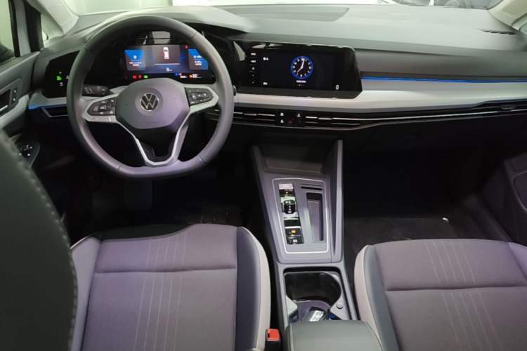 Used Volkswagen Golf 2023 200TSI DSG Pro Center Console