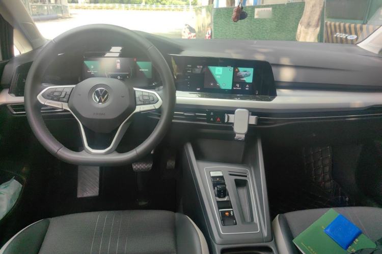 Used Volkswagen Golf 2023 Facelift 280TSI DSG Pro Center Console